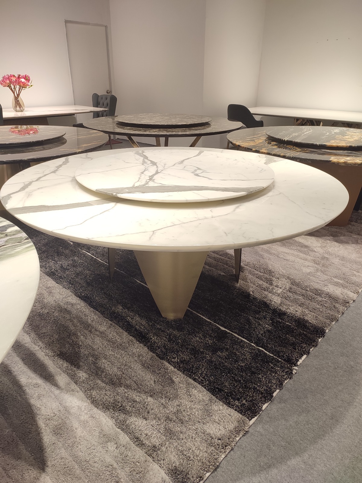 2025 February - Myth 1: Natural Stone Dining Tables Are Old-Fashioned | Round Dining Table